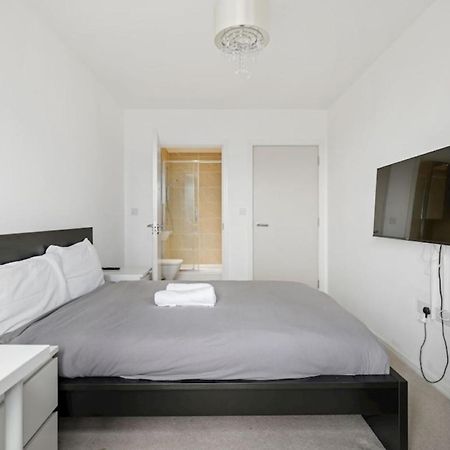 Canning Town 2 Bed Apartment Londen Buitenkant foto